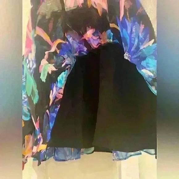 NWT Milly
Ginny Floating Cosmos Print Miniskirt Sz 2 can fit up to Sz 6 - Picture 5 of 11
